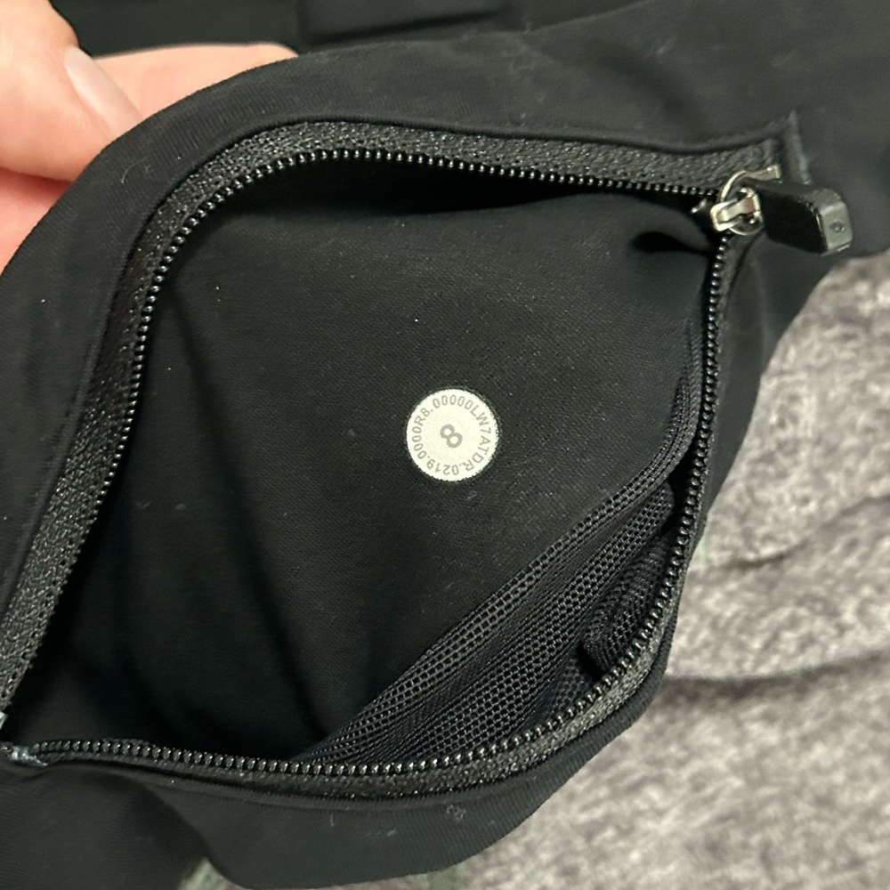 ❗️SOLD❗️lululemon 2.5” speed up lined shorts - Picture 4 of 6